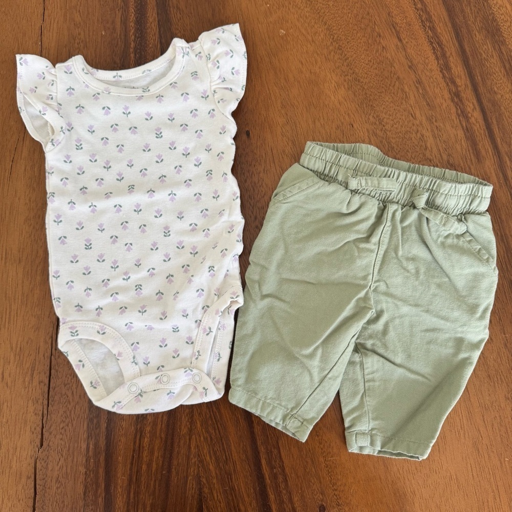 Carter’s Floral Print Bodysuit and Green Matching Pants Set Size 3M - Picture 1 of 4